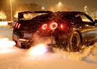 Jak řádí Nissan GTR na sněhu? Doslova to pod ním praská