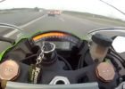 Jel na motorce po dálnici 300 km/h, avšak ani to nestačilo na výhru