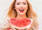 Milujete vodní melouny? Pokud mají trhliny nebo žlutá vlákna, jejich konzumaci si dobře rozmyslete