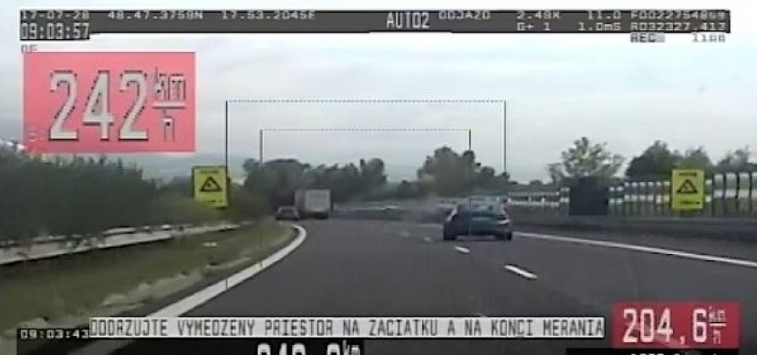 Slovák valil po dálnici téměř 250 km/h! Prý spěchal do servisu.