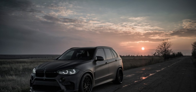 Toto černé BMW X5 M je šílená bestie. Má 750 koní a neskutečný styl