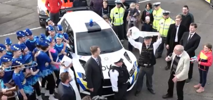 Policie ČR si slavnostně převzala rallye speciál. Jedná se o světový unikát, či recesi?