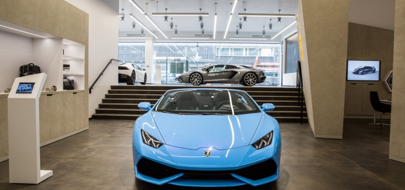 Lamborghini představilo nový showroom společně s Urus. Tentokrát v Paříži
