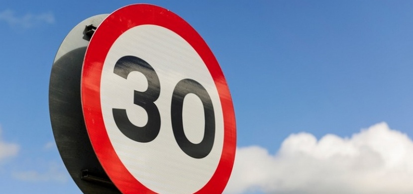 V českých obcích se chystá rychlostní limit 30 km/h. Ironií je, že by vzrostl počet nehod