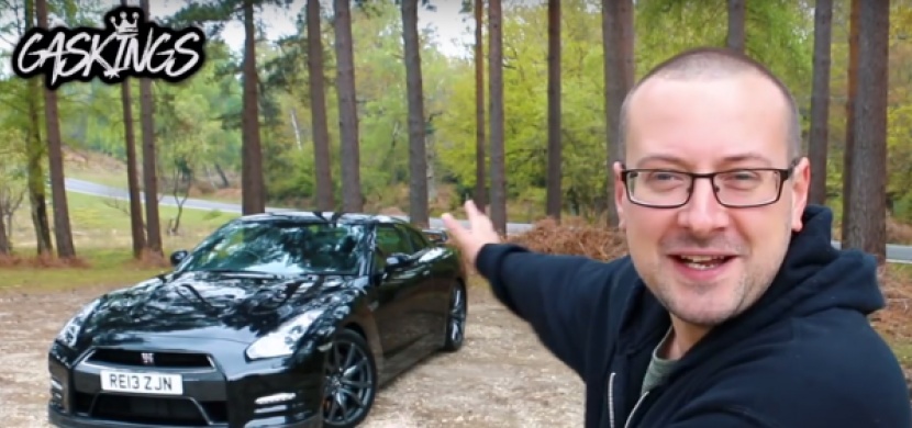 Jak přišel britský YouTuber k luxusním supersportům? Podváděl důchodce