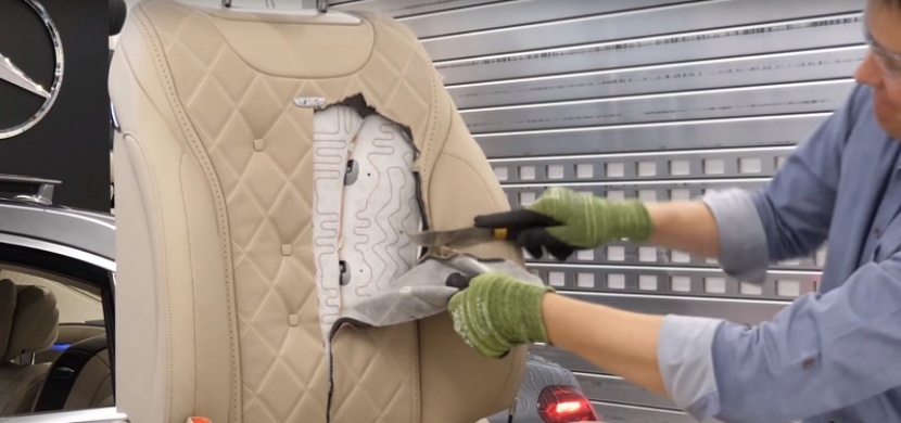 Podívejte se, co je uvnitř sedadla Mercedesu-Benz třídy S. Zvědavý YouTuber ho rozřezal skrz naskrz