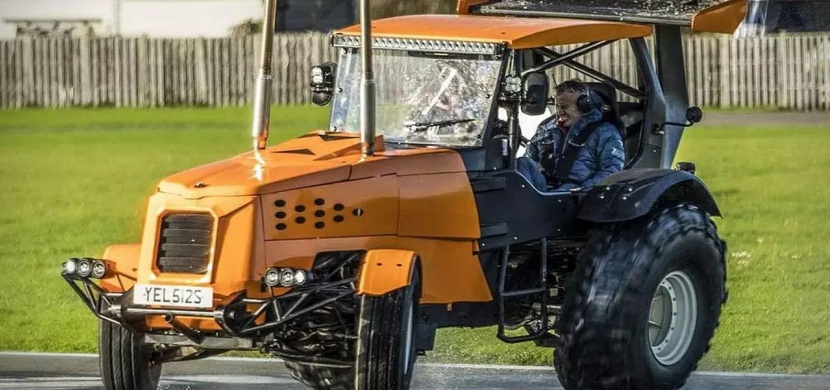 Přinášíme vám nejrychlejší traktor světa! Rekord pokořil světoznámý pilot